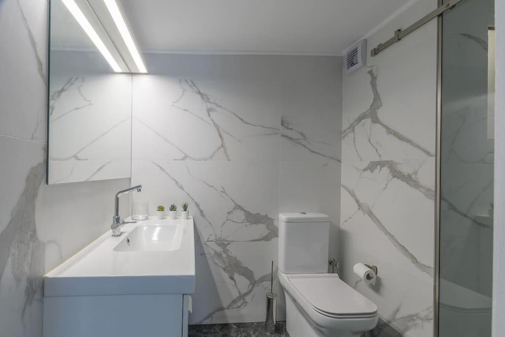 In Lower Pangrati 650m Evangelismo Metro Apartment