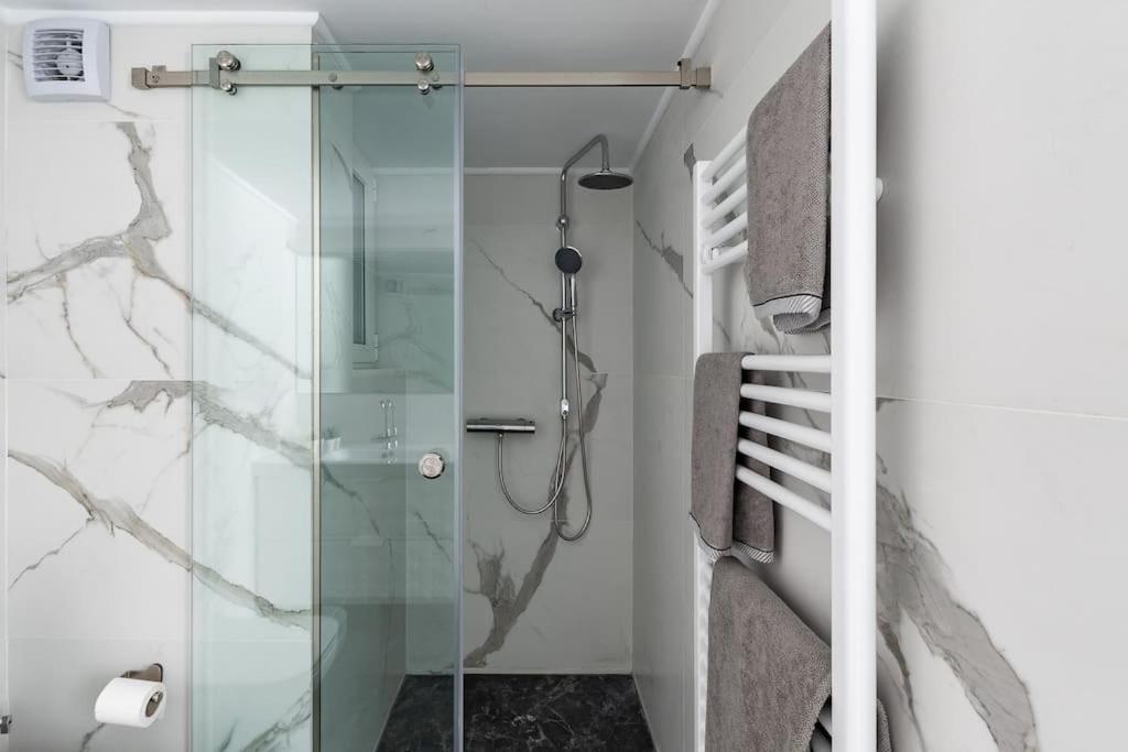 In Lower Pangrati 650m Evangelismo Metro Apartment *